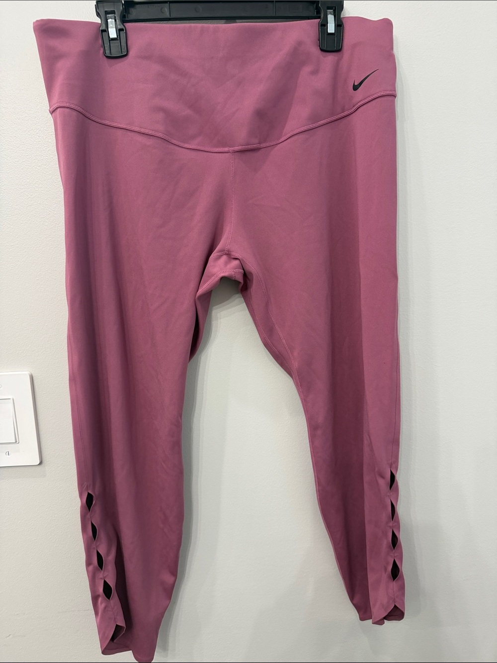 Nike Mauve Women's Athletic Leggings with Ankle Cutouts